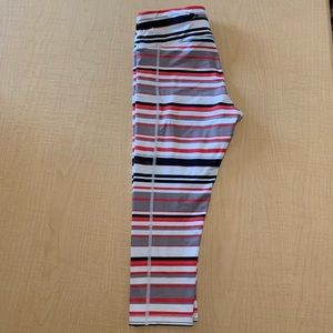 Women’s cropped workout leggings